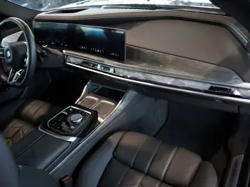 BMW i7 M70 xDrive  21 SkyLounge B&W NP210TSD Alpina