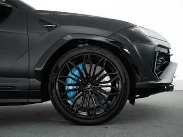 LAMBORGHINI Urus SE MY25   PPF Matt   Akrapovic