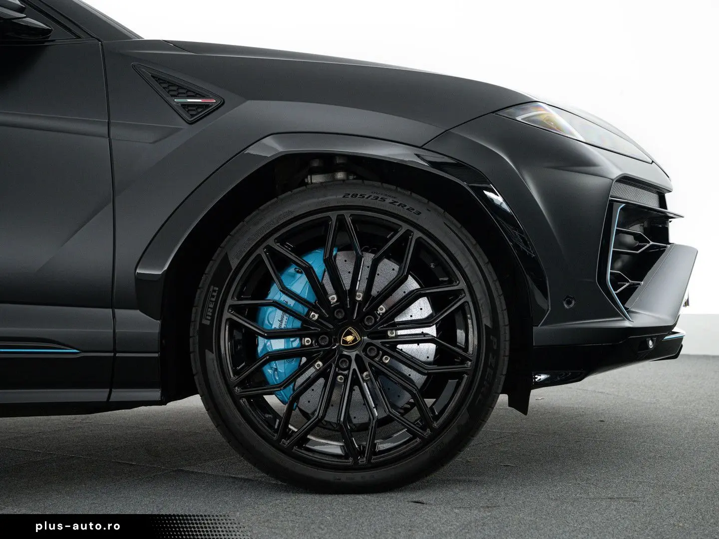 LAMBORGHINI Urus SE MY25   PPF Matt   Akrapovic