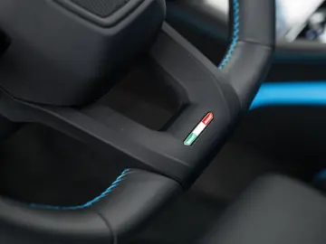 LAMBORGHINI Urus SE MY25   PPF Matt   Akrapovic
