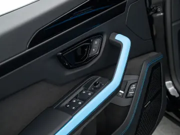 LAMBORGHINI Urus SE MY25   PPF Matt   Akrapovic