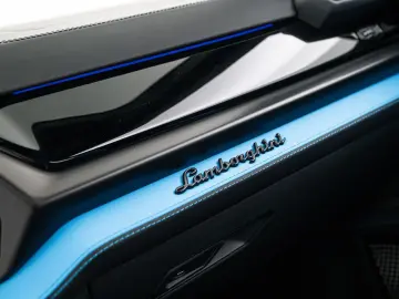 LAMBORGHINI Urus SE MY25   PPF Matt   Akrapovic