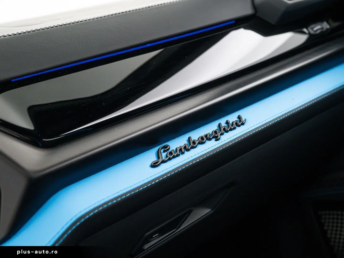 LAMBORGHINI Urus SE MY25   PPF Matt   Akrapovic