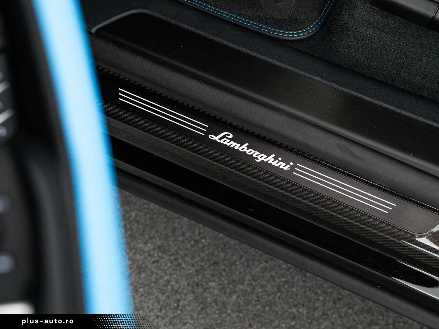LAMBORGHINI Urus SE MY25   PPF Matt   Akrapovic