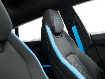LAMBORGHINI Urus SE MY25   PPF Matt   Akrapovic