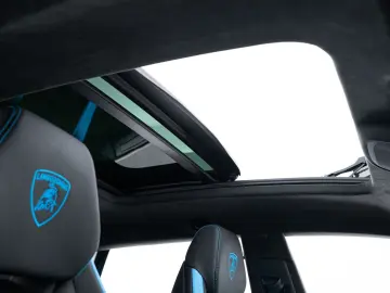 LAMBORGHINI Urus SE MY25   PPF Matt   Akrapovic