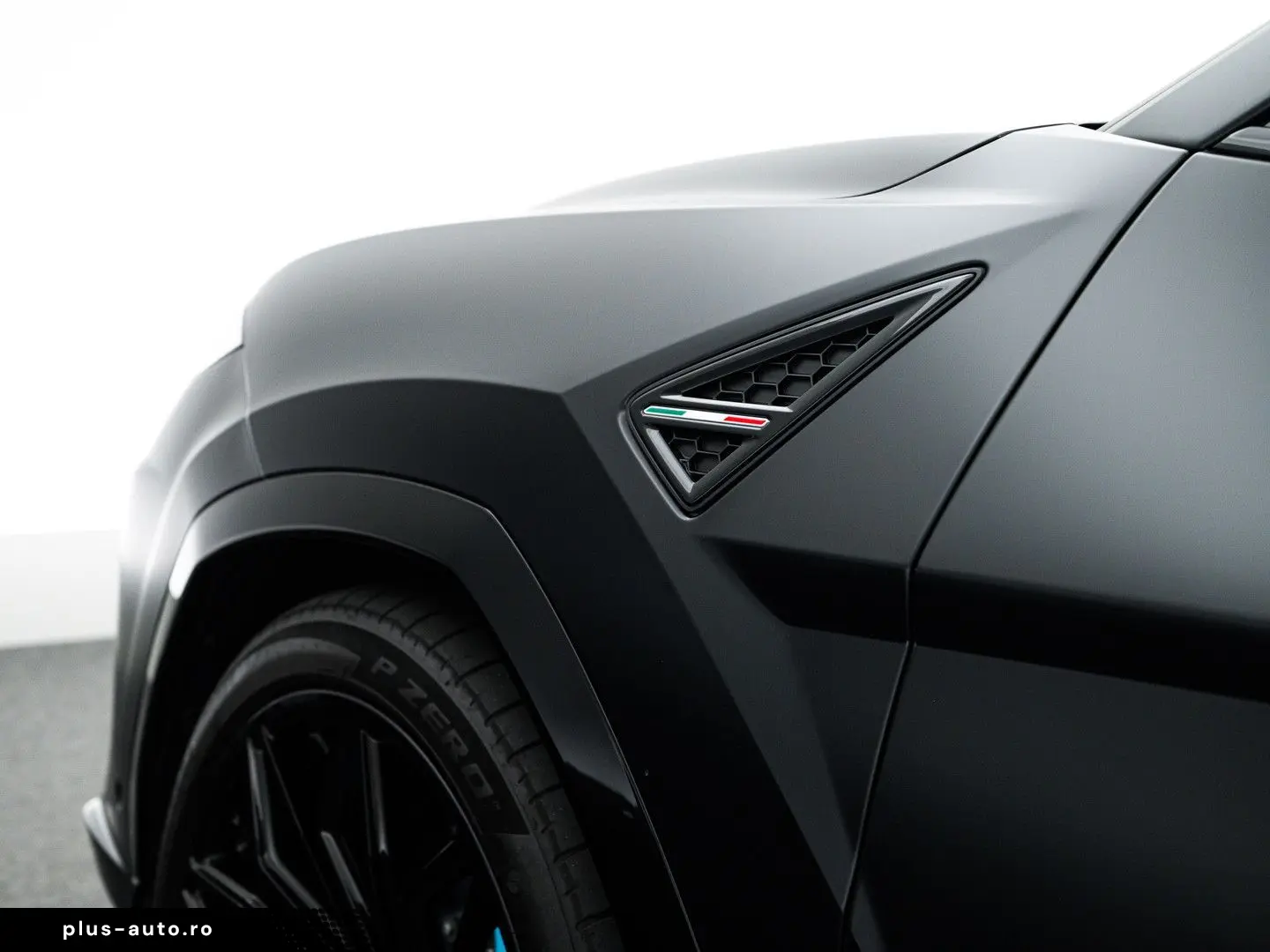 LAMBORGHINI Urus SE MY25   PPF Matt   Akrapovic