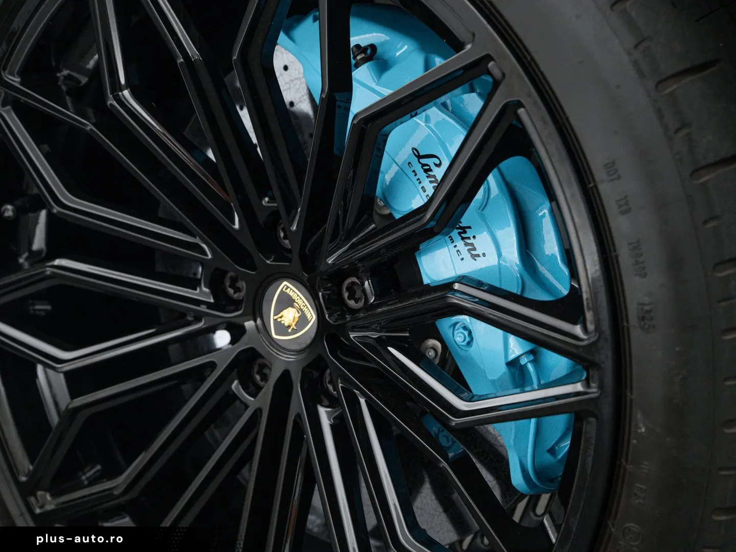 LAMBORGHINI Urus SE MY25   PPF Matt   Akrapovic