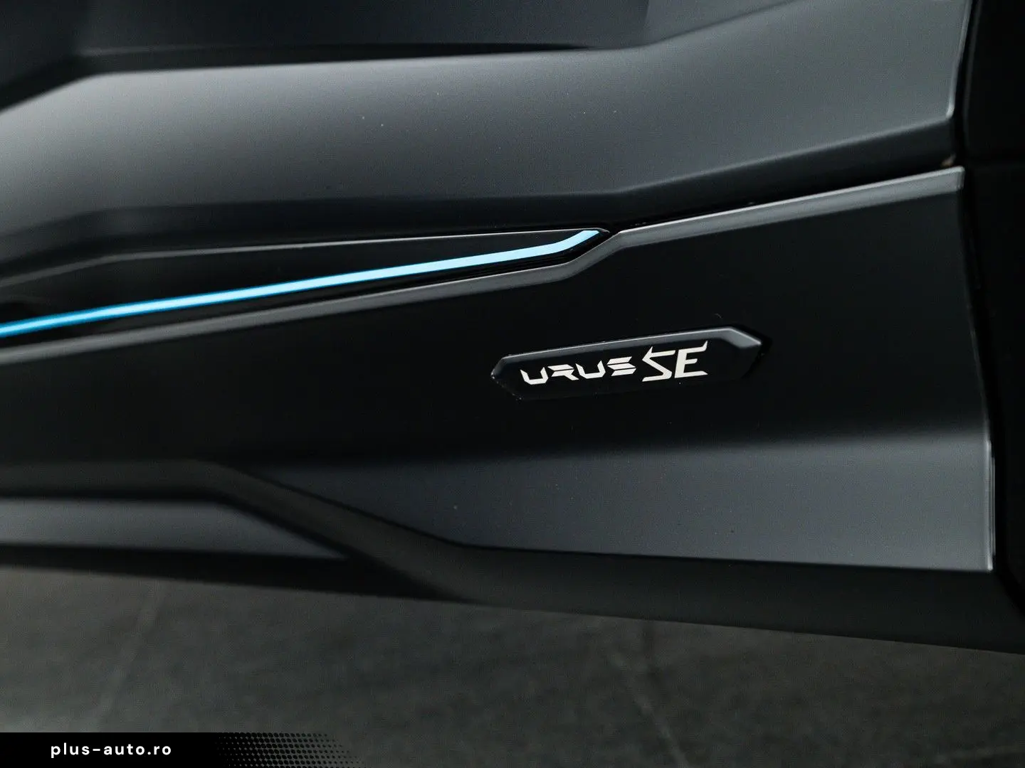 LAMBORGHINI Urus SE MY25   PPF Matt   Akrapovic