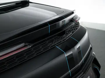 LAMBORGHINI Urus SE MY25   PPF Matt   Akrapovic