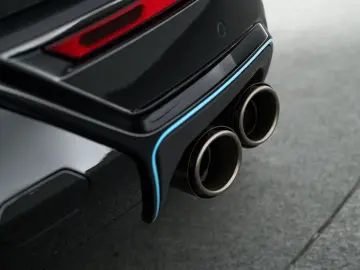 LAMBORGHINI Urus SE MY25   PPF Matt   Akrapovic
