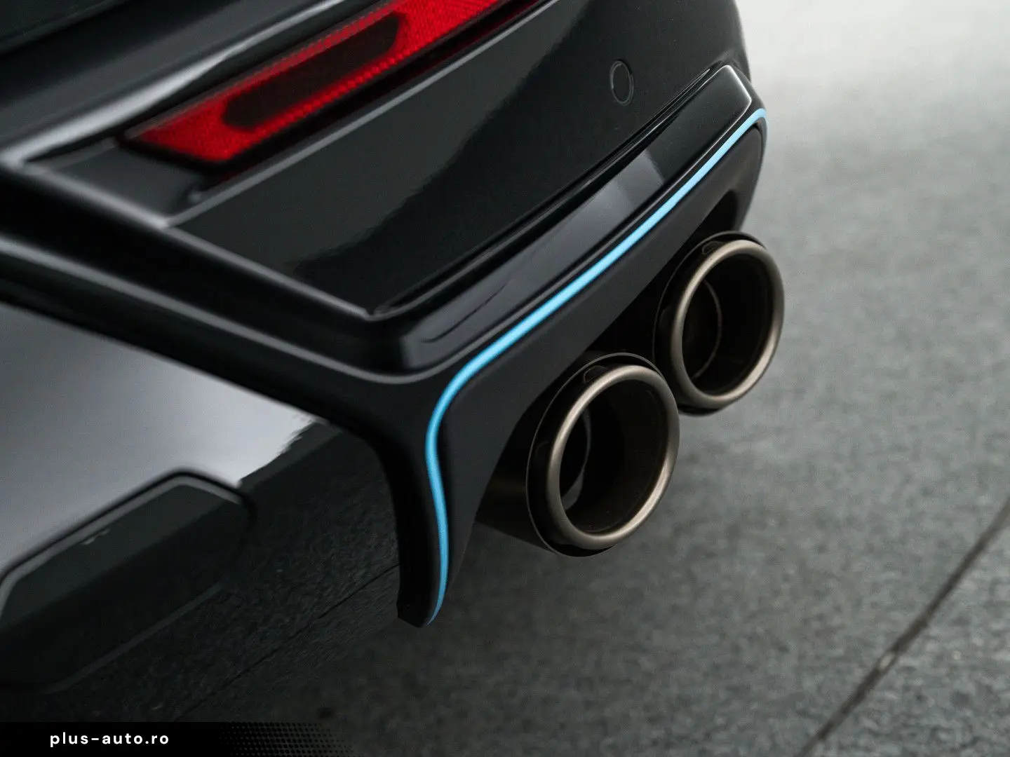 LAMBORGHINI Urus SE MY25   PPF Matt   Akrapovic