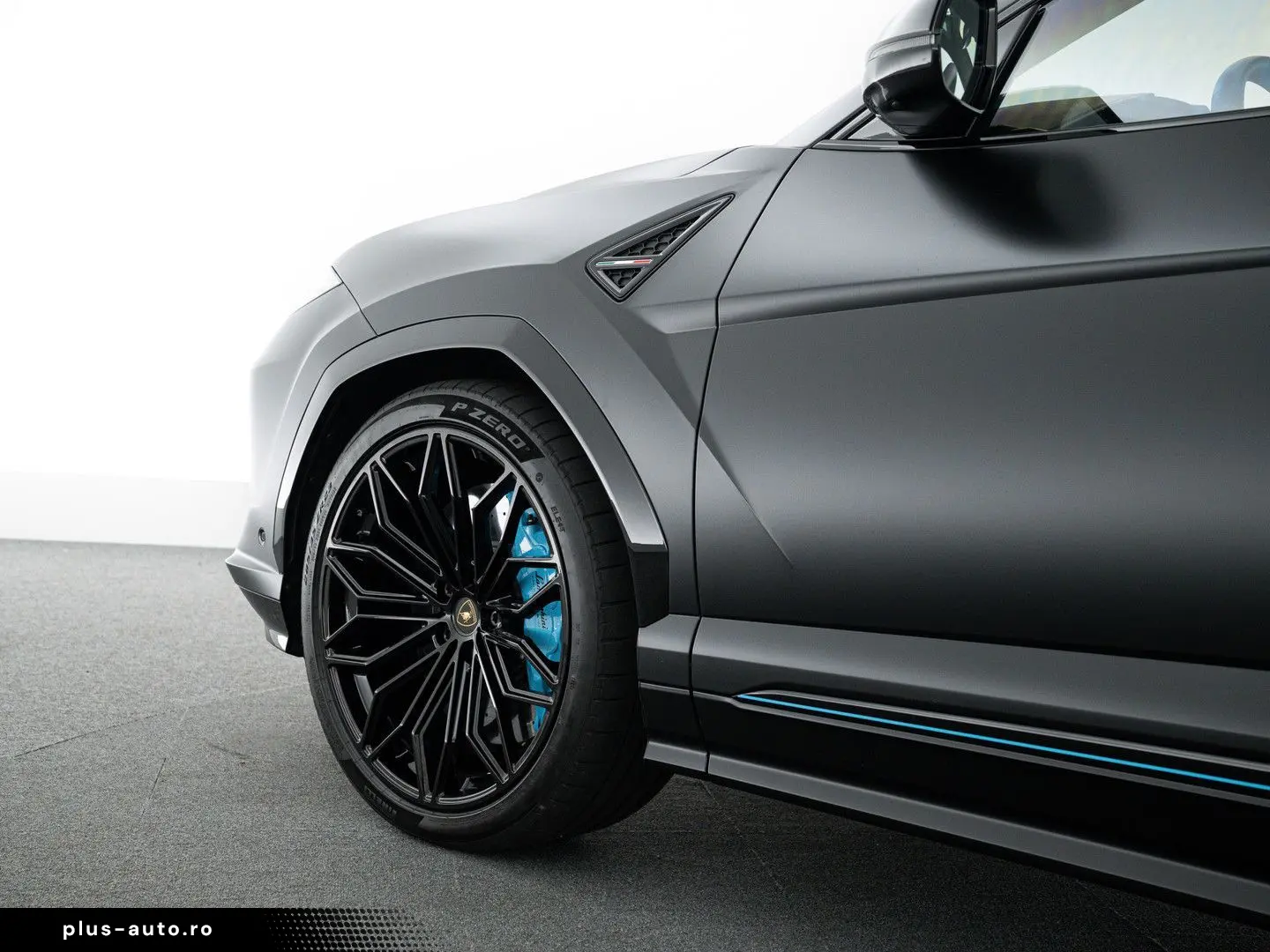 LAMBORGHINI Urus SE MY25   PPF Matt   Akrapovic