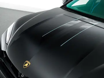 LAMBORGHINI Urus SE MY25   PPF Matt   Akrapovic