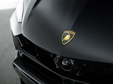 LAMBORGHINI Urus SE MY25   PPF Matt   Akrapovic