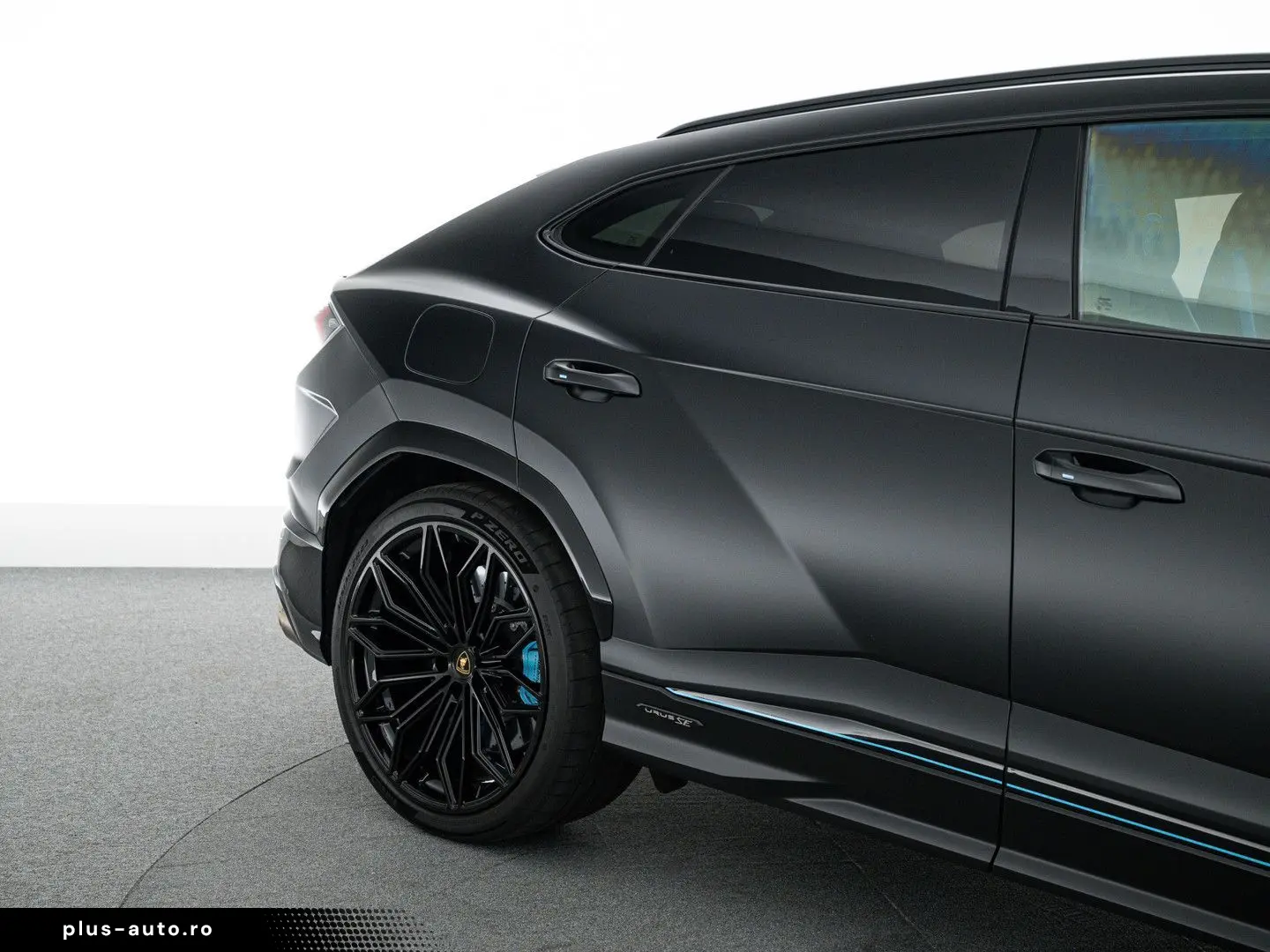 LAMBORGHINI Urus SE MY25   PPF Matt   Akrapovic