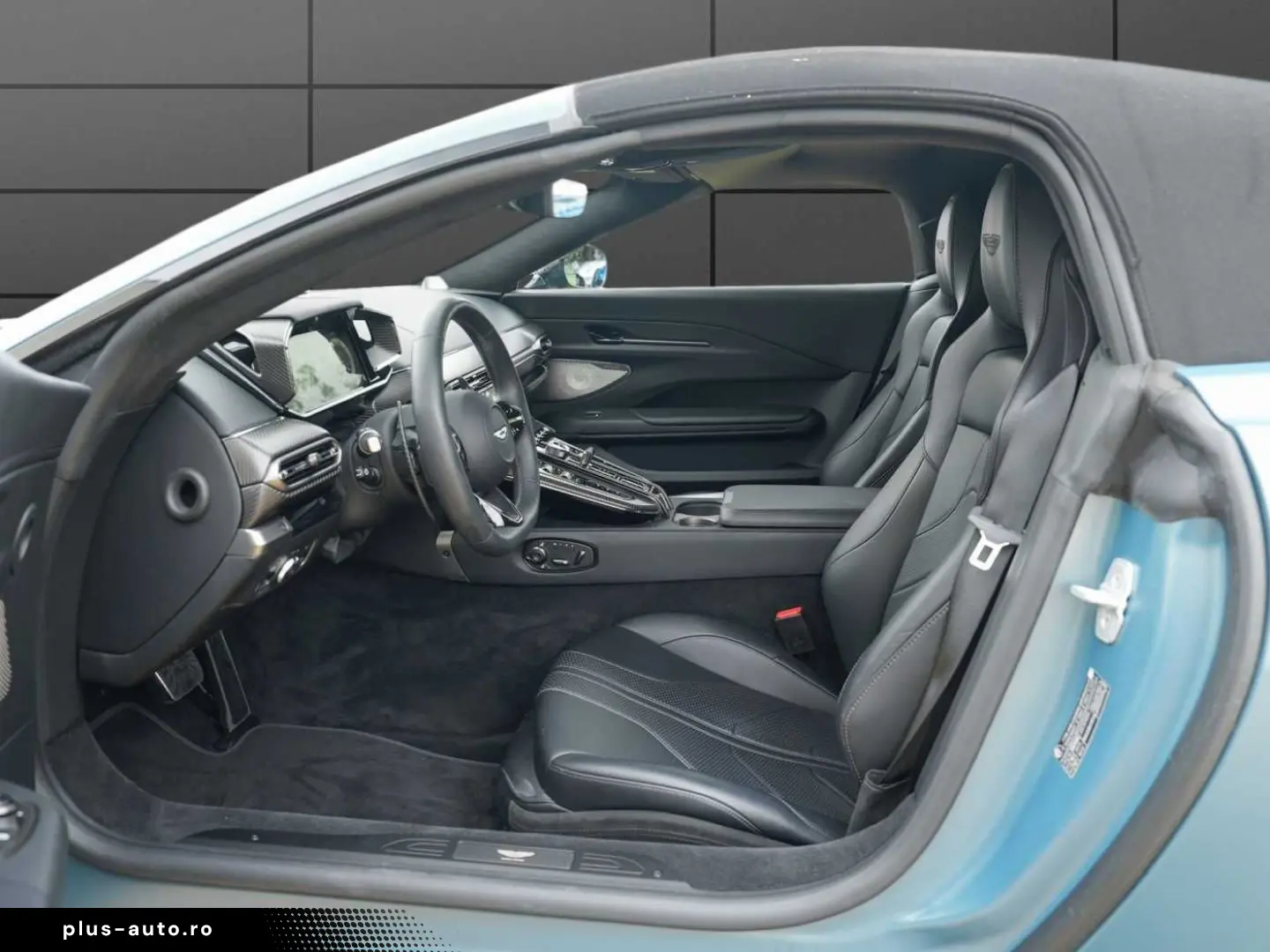 ASTON MARTIN V8 Vantage 2025 — imagine 3