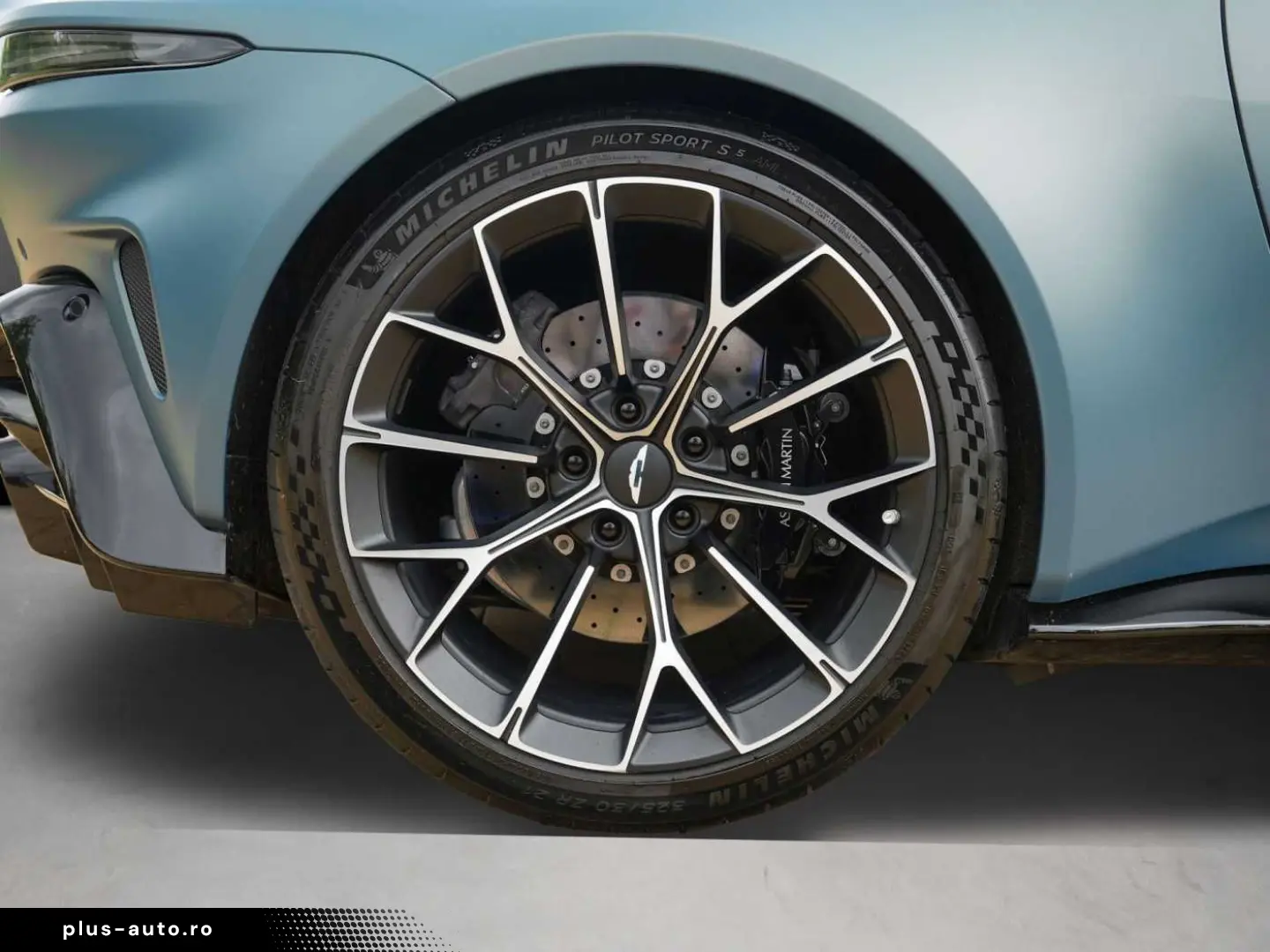 ASTON MARTIN V8 Vantage 2025 — imagine 4