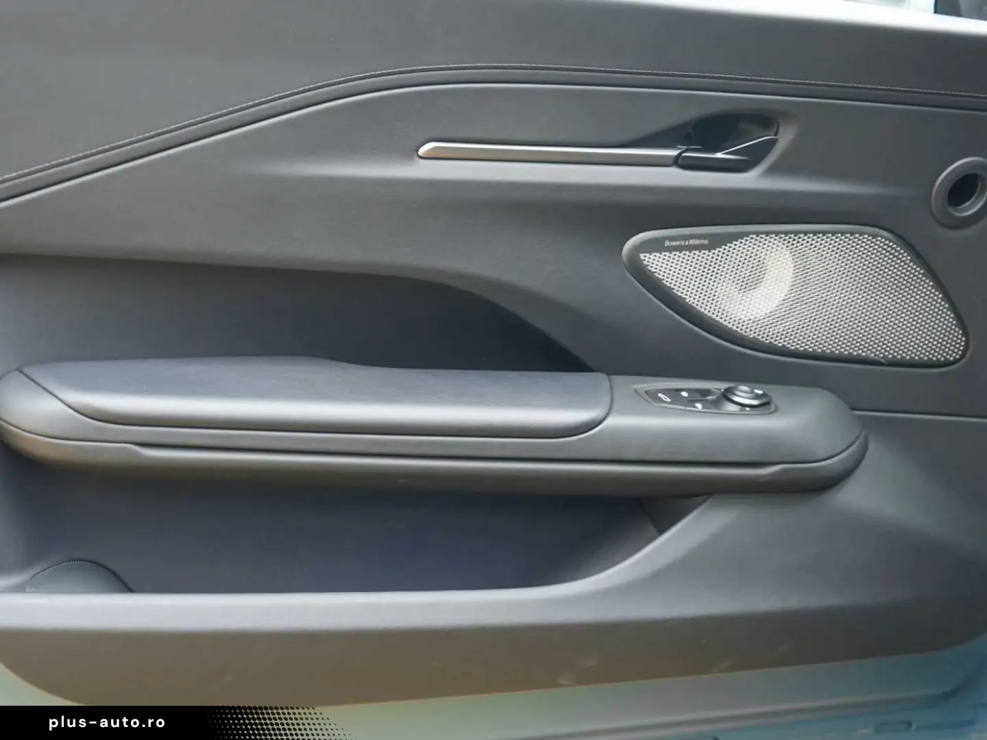 ASTON MARTIN V8 Vantage 2025 — imagine 23