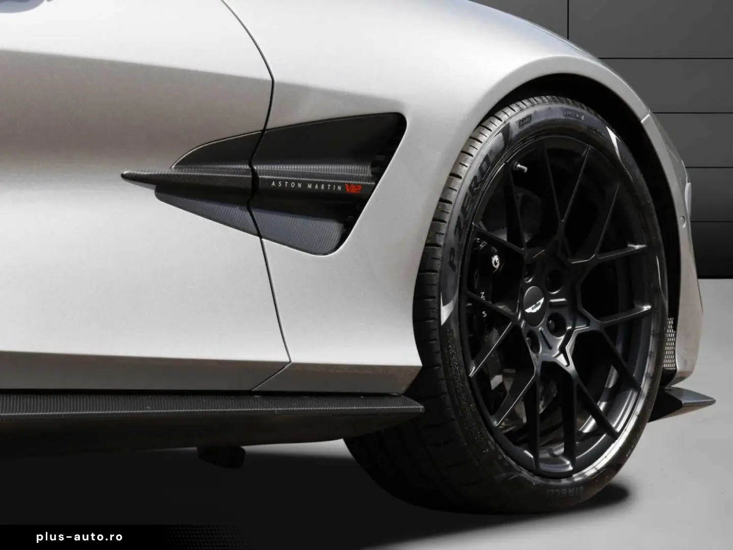 ASTON MARTIN Vanquish Coupe