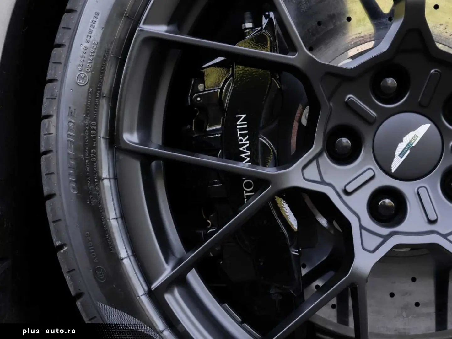 ASTON MARTIN Vanquish Coupe