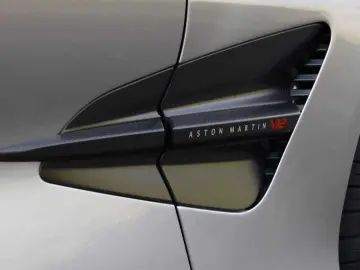 ASTON MARTIN Vanquish Coupe