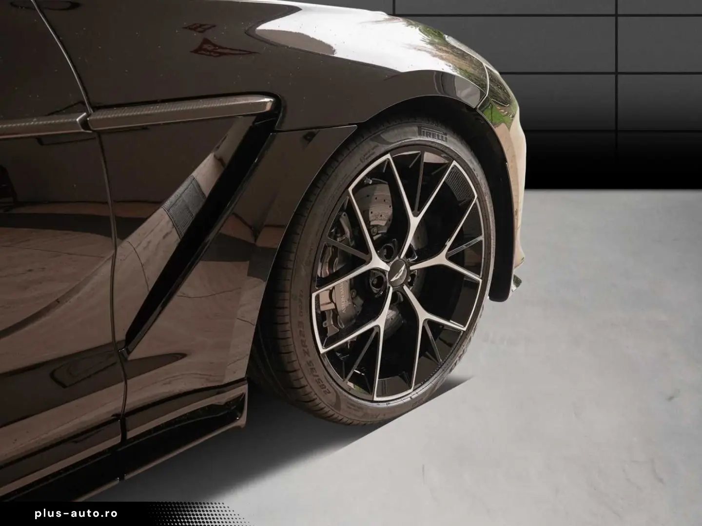 ASTON MARTIN DBX707 MJ 25