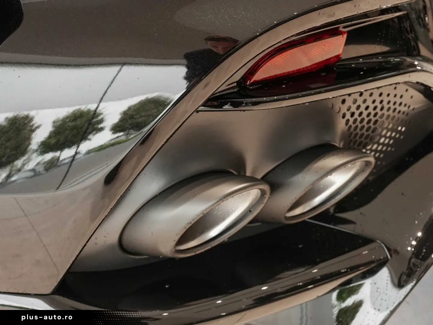 ASTON MARTIN DBX707 MJ 25