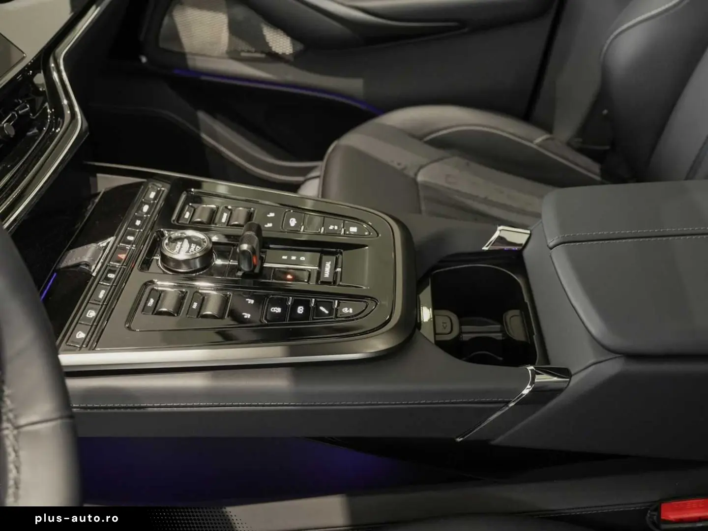 ASTON MARTIN DBX707 MJ 25