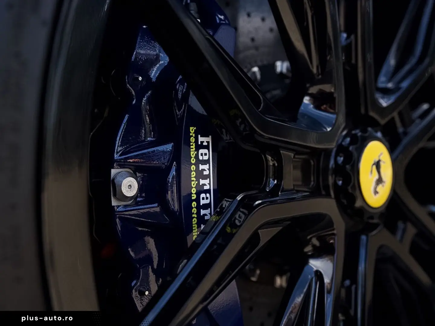 FERRARI Roma Spider  NOVITEC CARBON-LED JBL