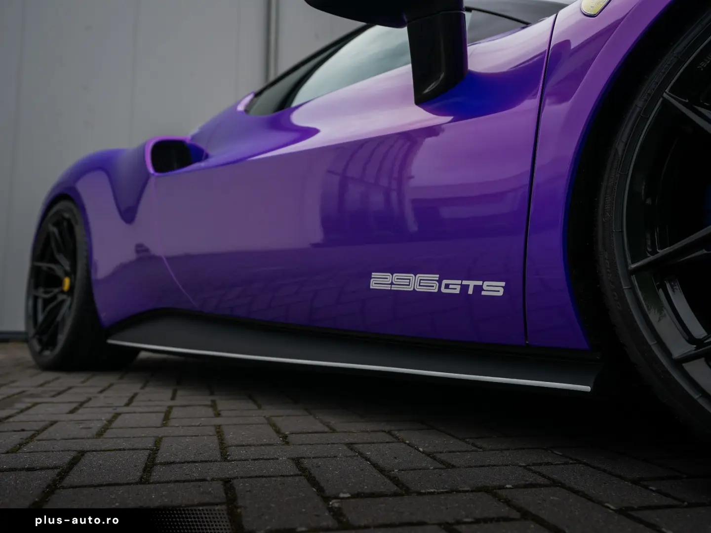 FERRARI 296 GTS NOVITEC LIFT RACINGSITZE CARBON