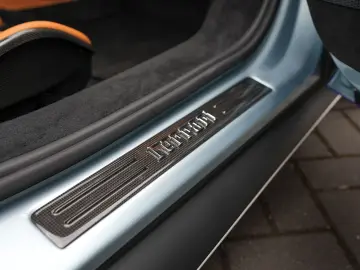 FERRARI 296 GTS NOVITEC LIFT RACINGSITZE CARBON