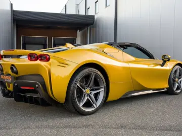 FERRARI SF90 Spider - Giallo Montecarlo - Carbon - VAT