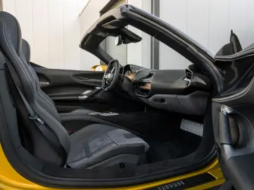 FERRARI SF90 Spider - Giallo Montecarlo - Carbon - VAT