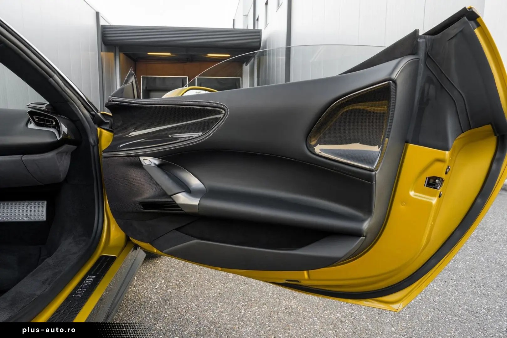 FERRARI SF90 Spider - Giallo Montecarlo - Carbon - VAT