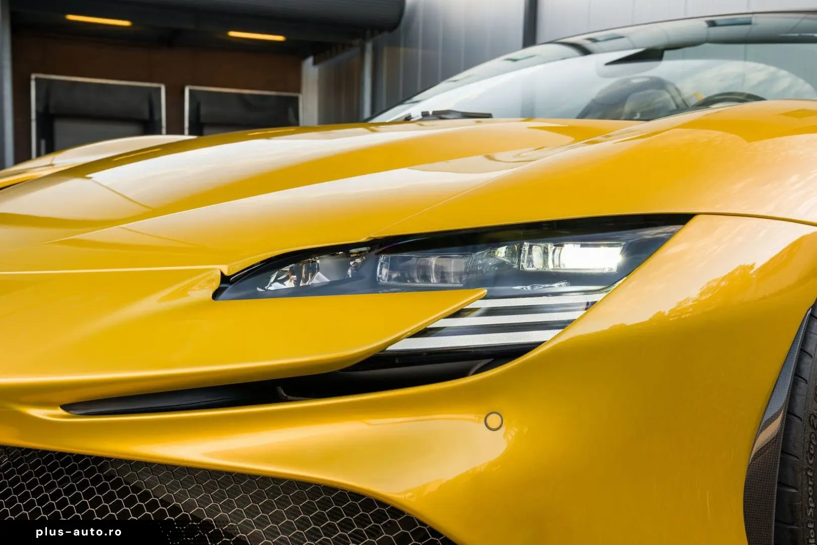 FERRARI SF90 Spider - Giallo Montecarlo - Carbon - VAT