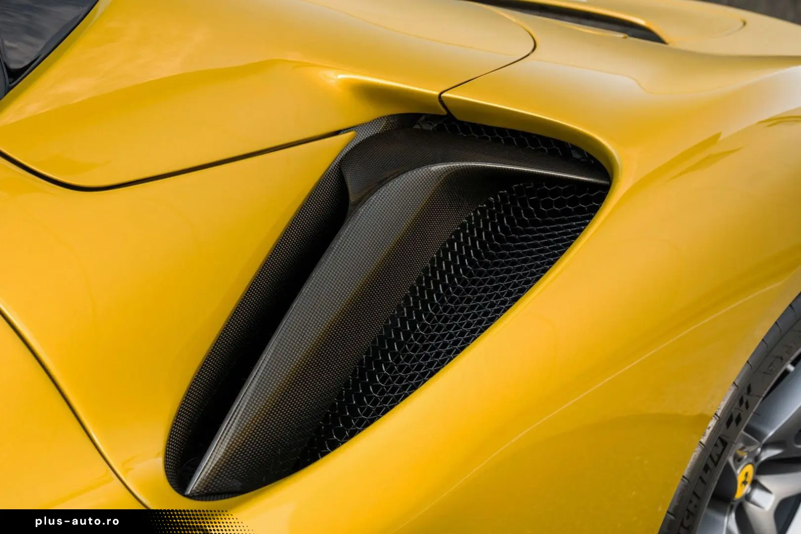 FERRARI SF90 Spider - Giallo Montecarlo - Carbon - VAT