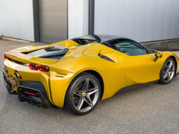 FERRARI SF90 Spider - Giallo Montecarlo - Carbon - VAT