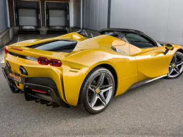 FERRARI SF90 Spider - Giallo Montecarlo - Carbon - VAT
