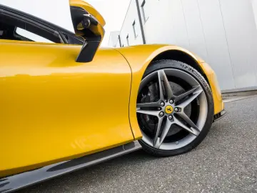 FERRARI SF90 Spider - Giallo Montecarlo - Carbon - VAT