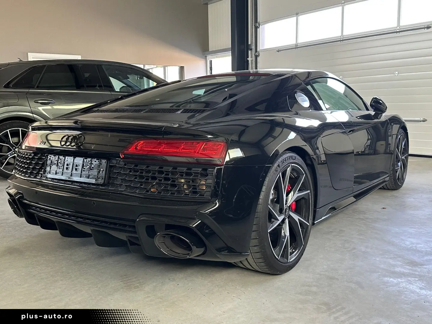 AUDI R8 Coupe 5.2 FSI RWD performance