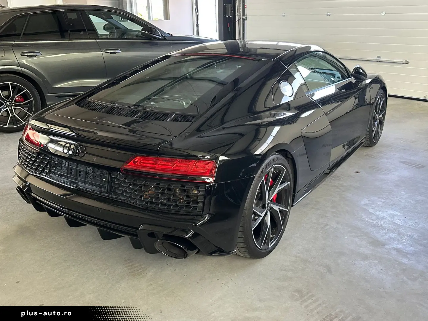 AUDI R8 Coupe 5.2 FSI RWD performance