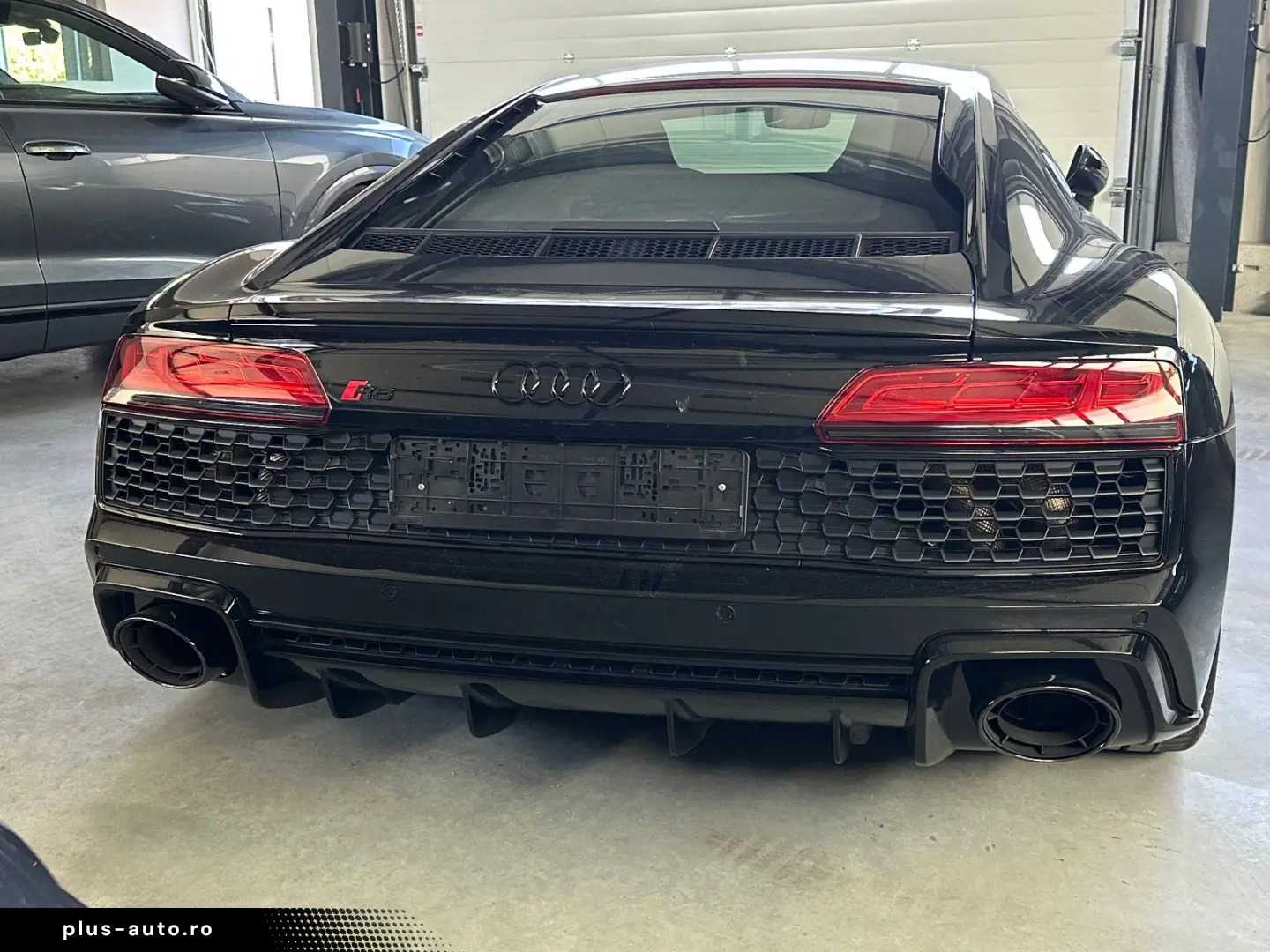 AUDI R8 Coupe 5.2 FSI RWD performance