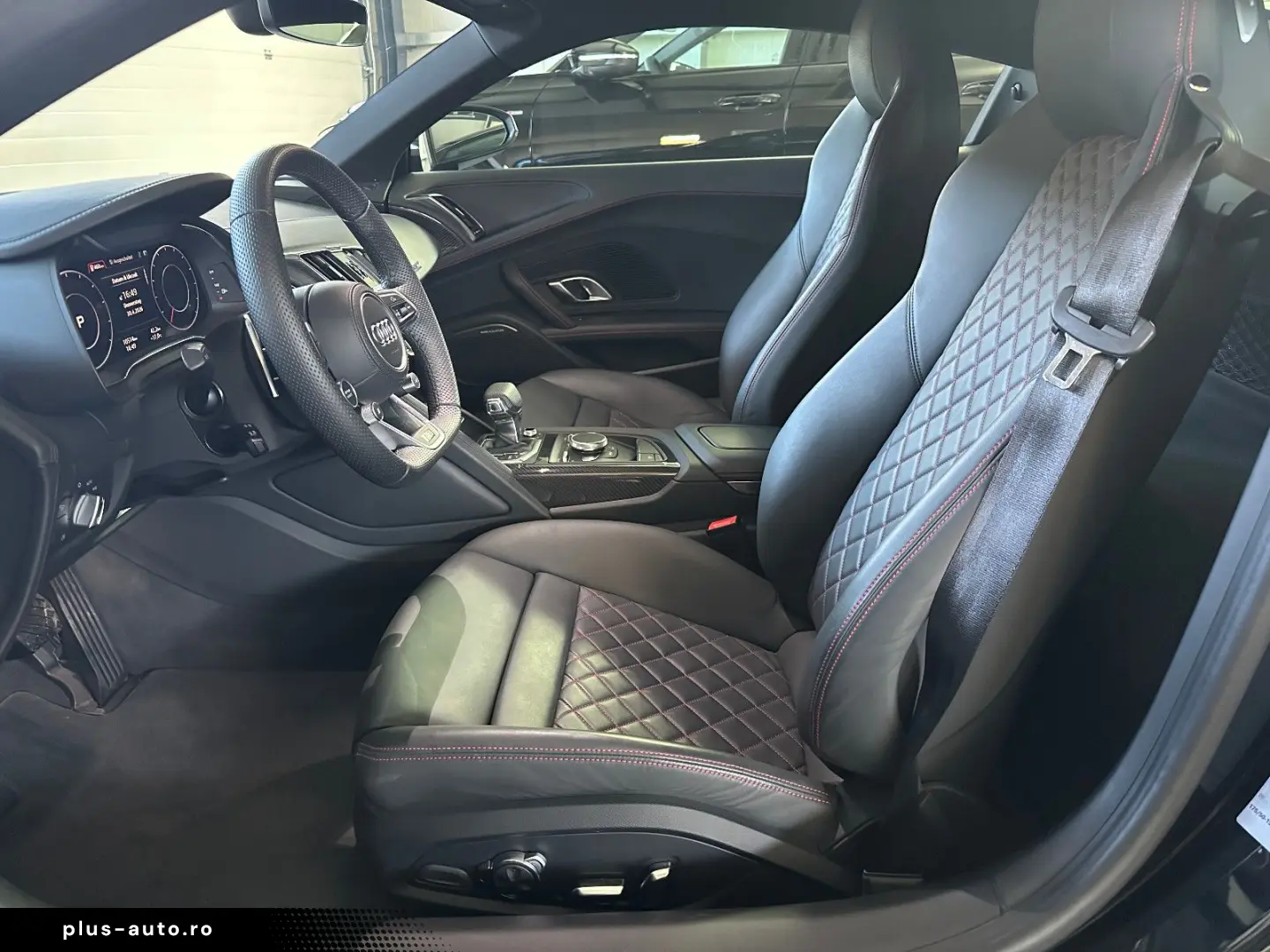 AUDI R8 Coupe 5.2 FSI RWD performance