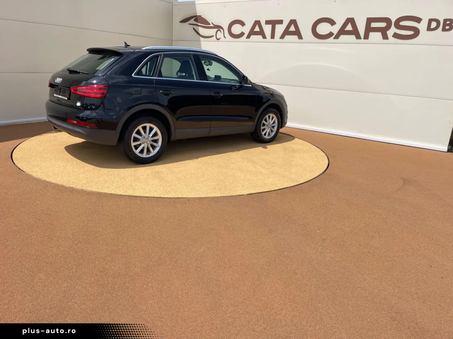 Audi Q3 2.0TDI  177CP  BI-Xenon  Navi  Piele  Keyless