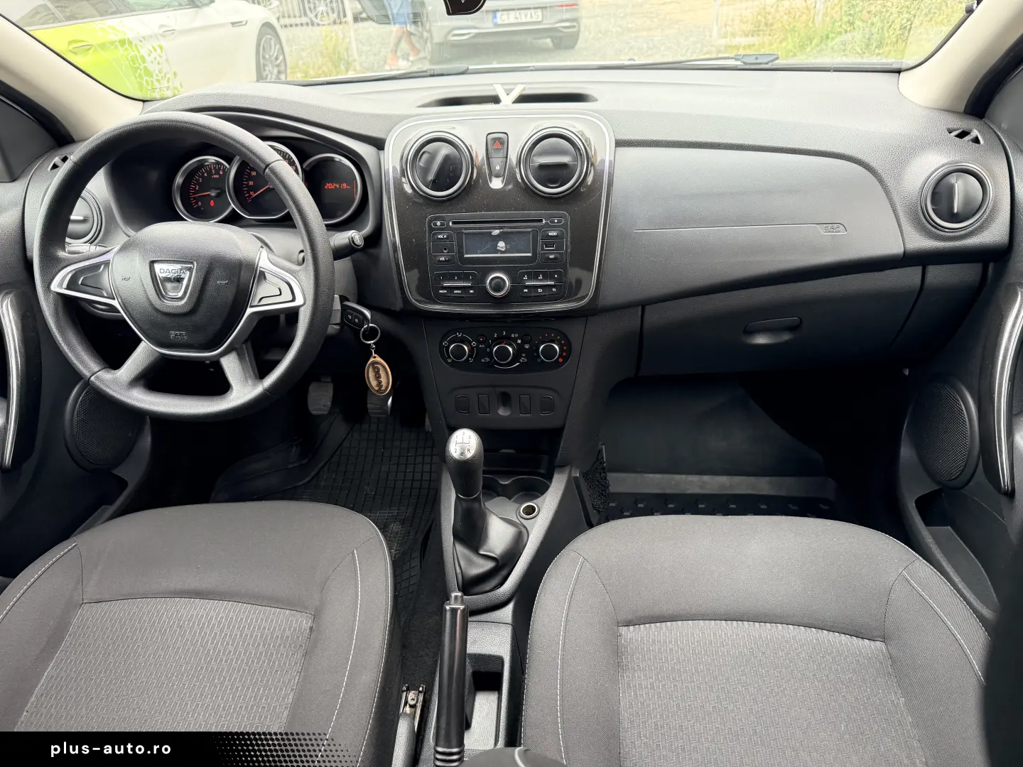 3000e avans 2700e în 3 luni