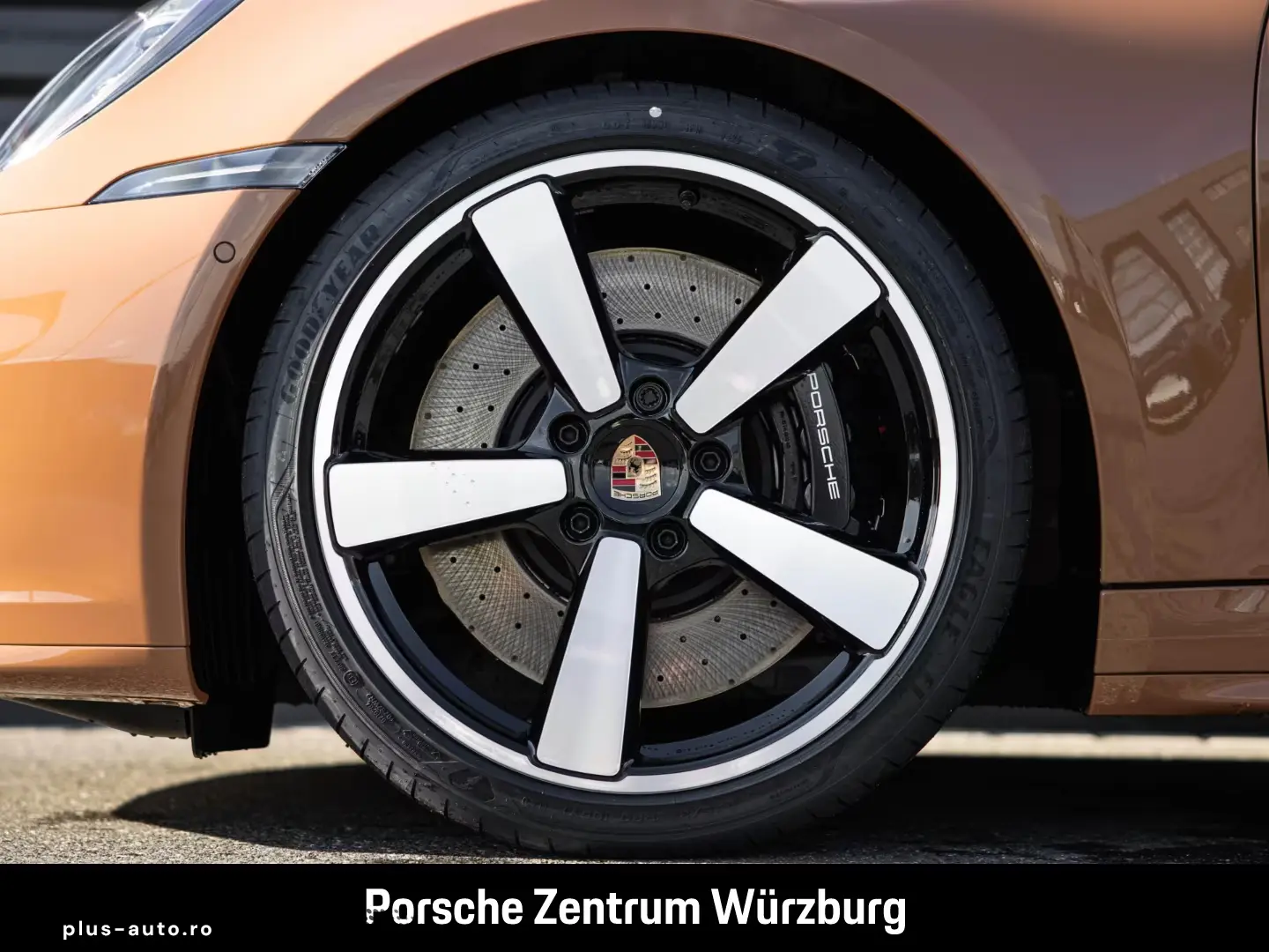 Porsche 992 911 Carrera 4S Burmester