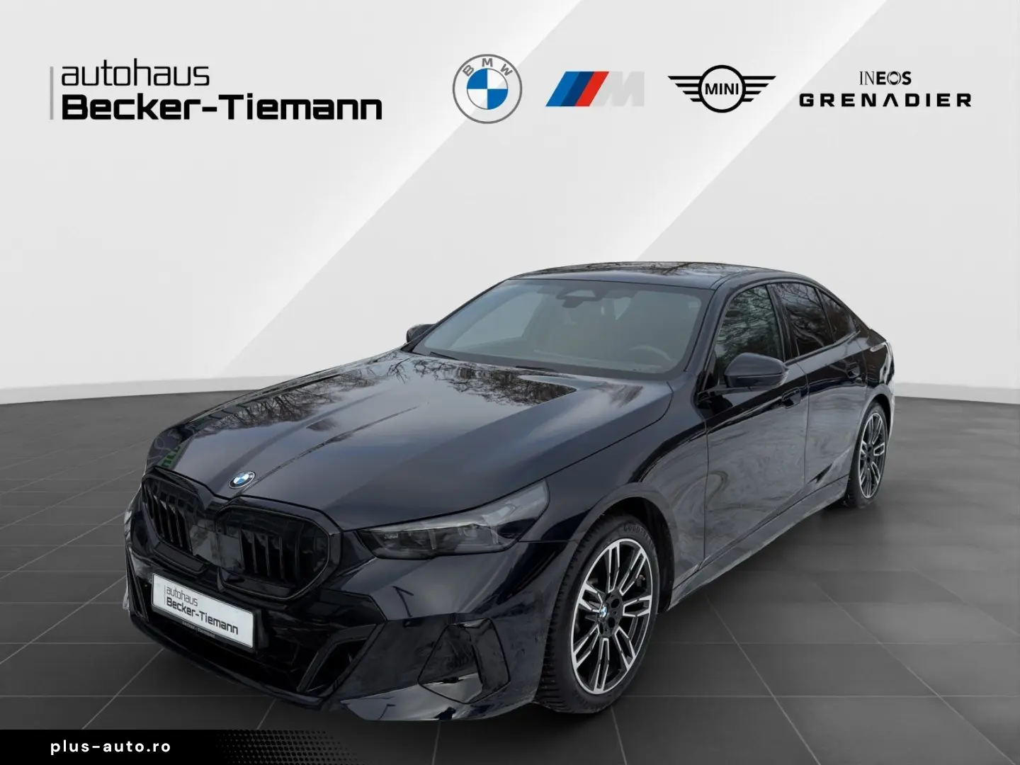 BMW 520d M Sport Pro IconicGlow Driving  Parking