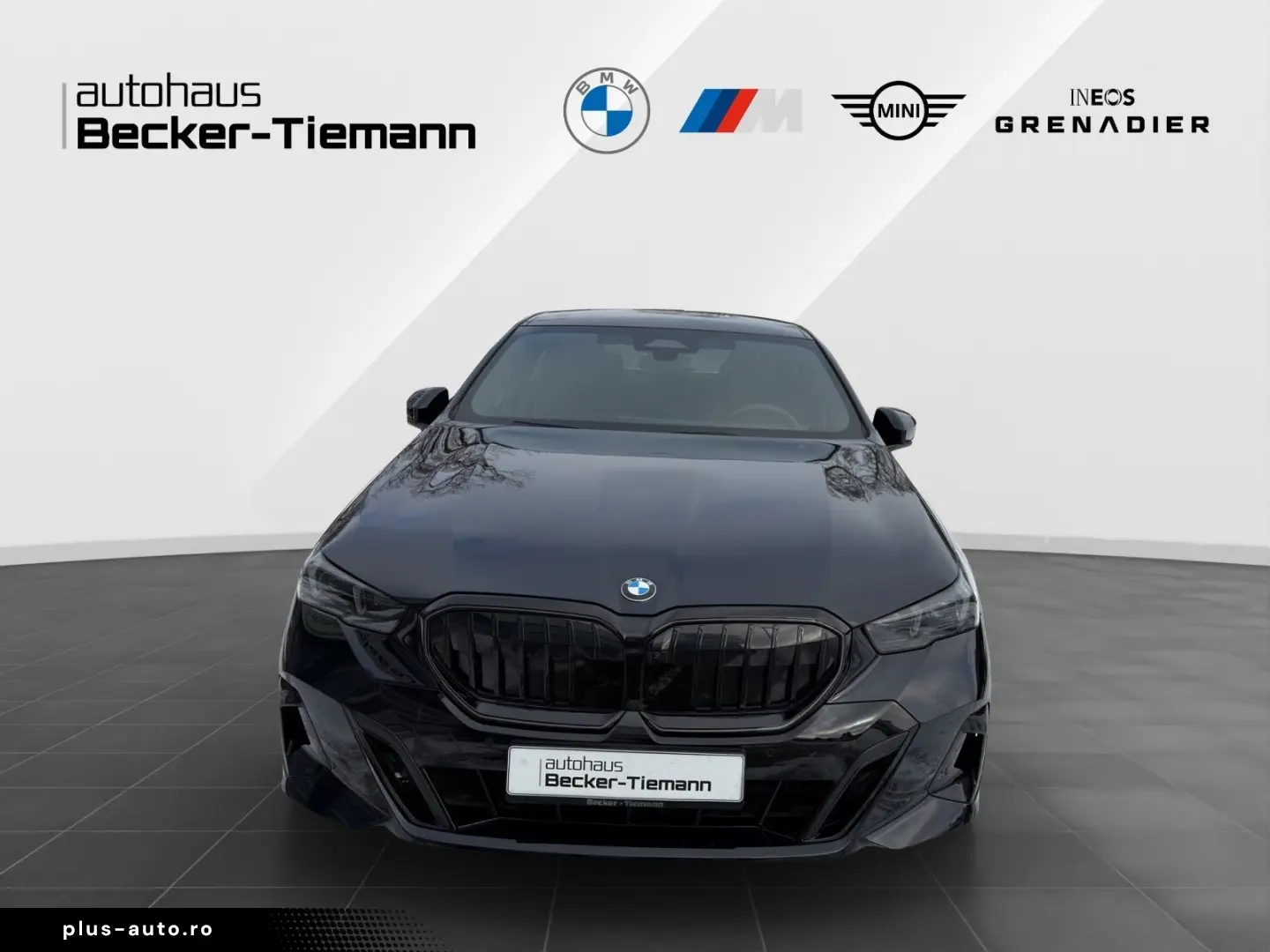 BMW 520d M Sport Pro IconicGlow Driving  Parking