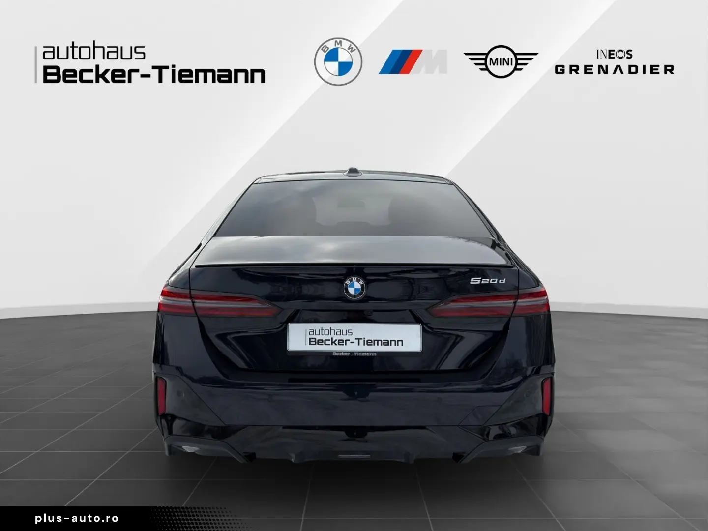 BMW 520d M Sport Pro IconicGlow Driving  Parking